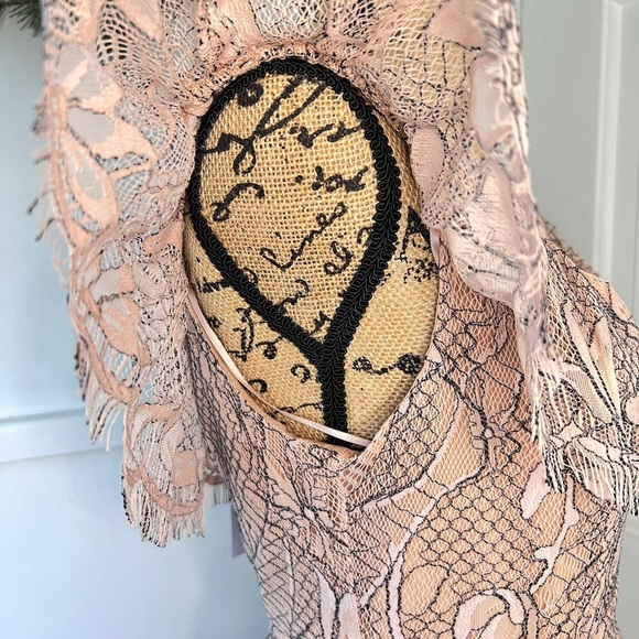 Wayf Off the Shoulder Blush Lace Mini Dress NWT - Picture 5 of 13